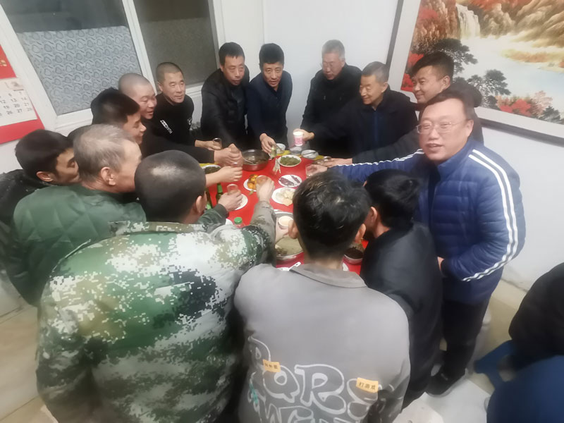 北京型材拉彎廠感恩在嚴(yán)寒中堅(jiān)守崗位的勞動者們